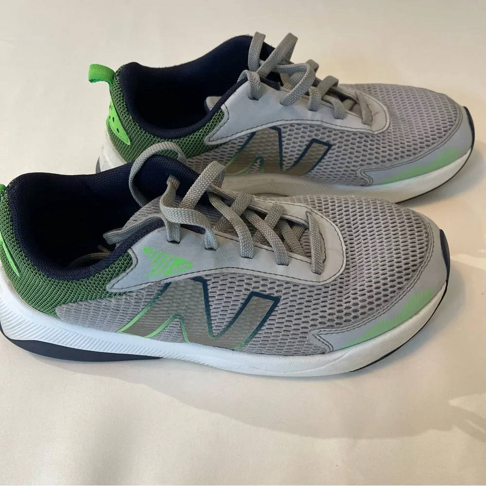 New Balance Dynasoft , youth size 5.5 , good condition , preowned